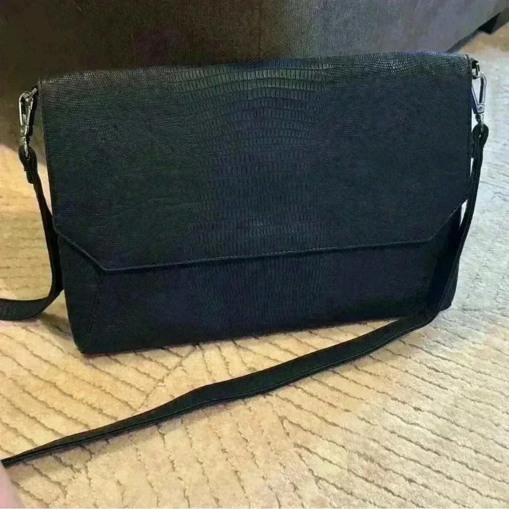 Francine’s collections Lenox lizard shoulder purse